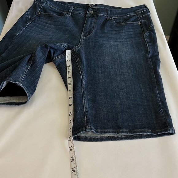 Curves 360 by NYDJ Boost Bermuda Sorts High Rise Size 16 - Picture 7 of 16